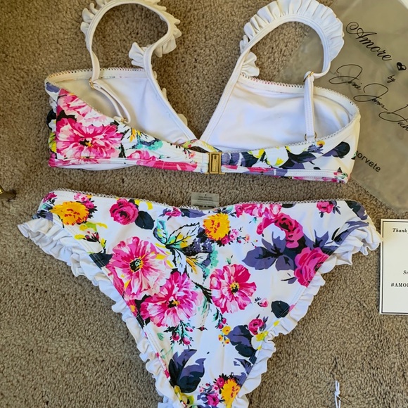 Jessie James Decker Amore and Sorvette Bikini - Picture 5 of 14